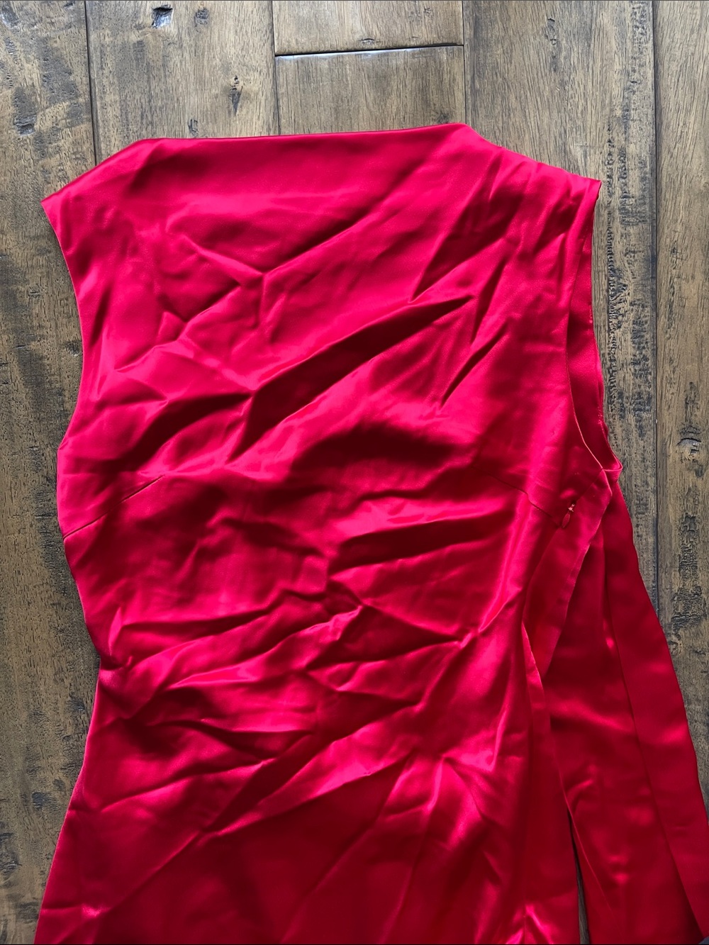 Sau Lee CALLIE SATIN GOWN Maxi dress in Red - Picture 8 of 10